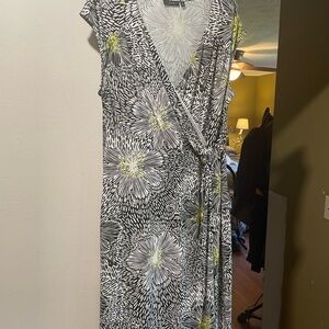 Apt 9 size 0X women’s midi dress with faux wrap. Excellent condition